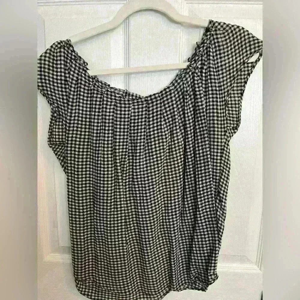 Lauren Conrad black/white gingham short sleeve chambray blouse